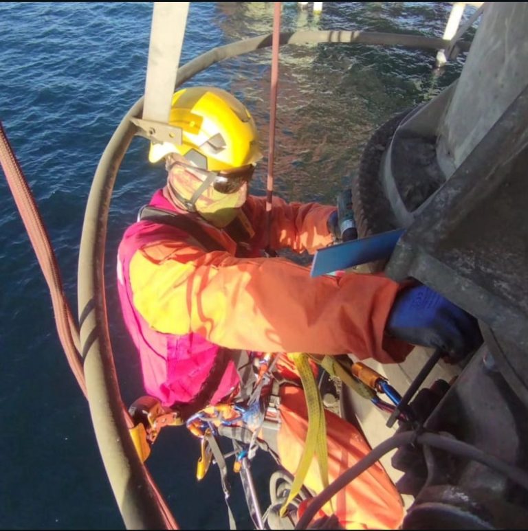 Instalación de sensores  en brazo de carga 